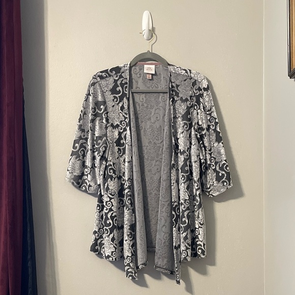 Silvery Velvet Floral Burnout Shrug - Picture 2 of 8